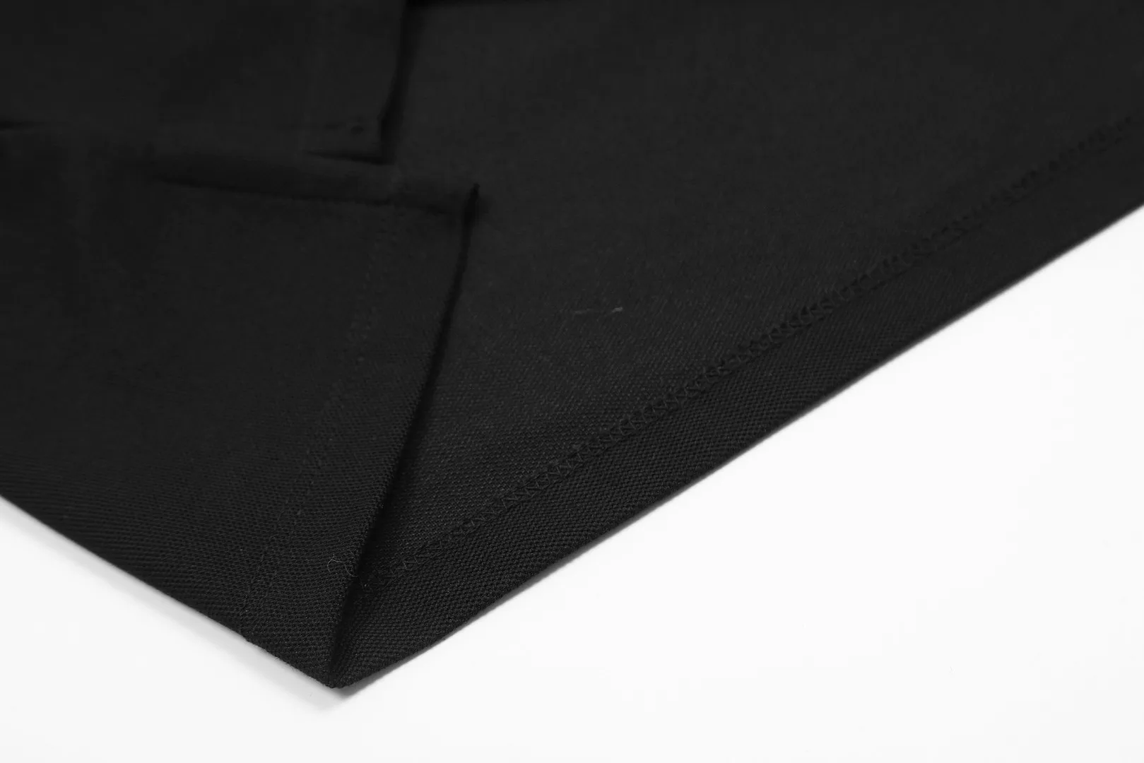 🅿️152 "Top quality" Style number: DS004# (not off the shelves all year round) [Ralph Lauren classic pony embroidered lapels women's slim fit POLO short sleeves] ✅Ralph Lauren Ralph Lauren classic basic women's all-match slim fit POLO short sleeves ✅Main supplier platform live broadcast Wholesale entities Replenish when out of stock Not off the shelves ✅ZP quality 1:1 pattern making Scan the code to enter the GF website Z cabinet quality ✅Details and quality are the only one in Guangzhou. Imported pique fabrics focus on high-end and cost-effective. Needless to say good quality. ✅The version is restored to the original order. The maximum size can be worn up to 130 pounds. Loose, comfortable and stress-free.